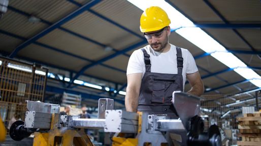 Según la UIA, la actividad industrial cayó 1,8% en junio y cerró un primer semestre en rojo