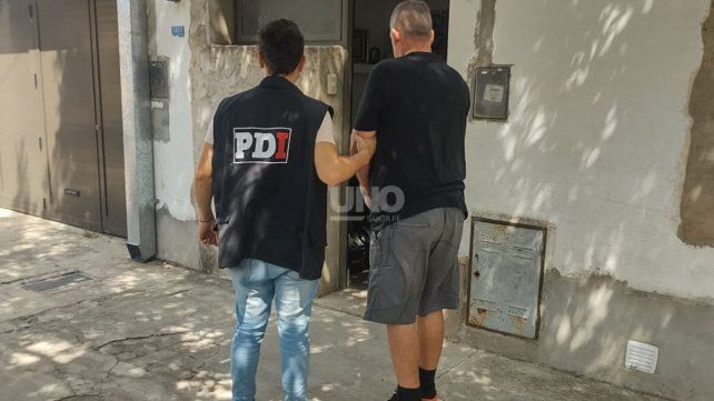 Uno de los detenidos por la estafa en Esperanza.