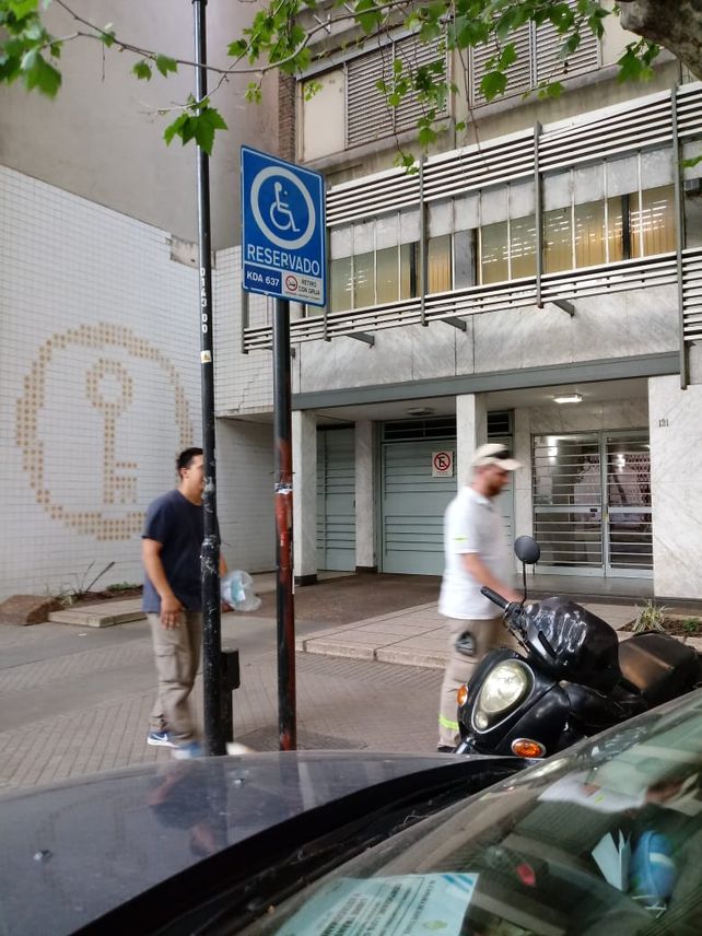 Denuncian al diputado Contigiani por ocupar un estacionamiento para discapacitado