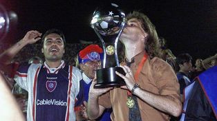 Insúa conquistó la Copa Sudamericana con San Lorenzo en 2002.