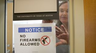 Texas permite llevar armas a universidades públicas