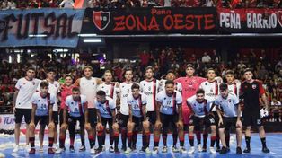 El plantel de futsal de Newells, que vuelve a la primera división de la Asociación del Fútbol Argentino.
