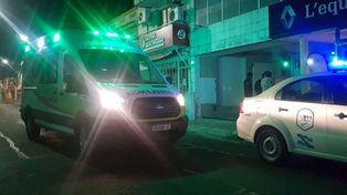 Atacaron a golpes en la cabeza a una mujer en la cochera de un edificio