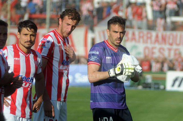 Pelea por un lugar. Matías Castro pudo renovar su contrato pero tendrá que esforzarse para ser titular.