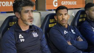 Tevez estalló de bronca tras el empate