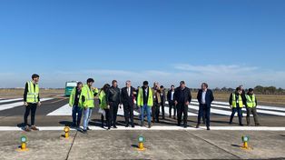 Autoridades del aeropuerto rosarino y del Ministerio de Transporte de la Nación recorrieron la pista de la terminal local.&nbsp;