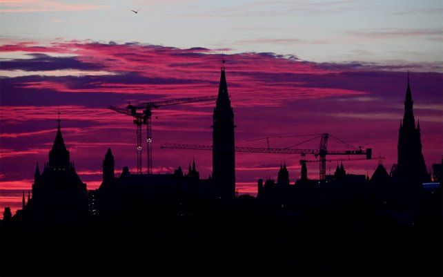 Un eclipse solar recorrerá el cielo del hemisferio norte este jueves a lo largo de un franja de unos 500 kilómetros, que va desde Canadá hasta Siberia, pasando por Europa, donde será parcial pero igualmente peligroso para la vista.