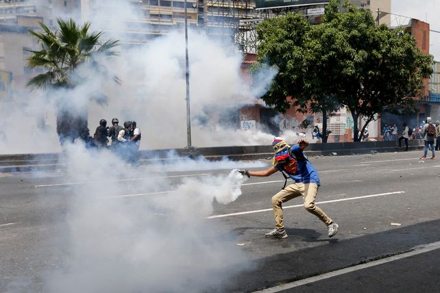 Manifestantes se enfrentaron con las fuerzas de seguridad.