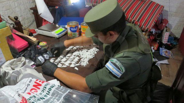 El 22 de abril. Agentes peritaron los estupefacientes encontrados en la casa del hincha de Colón.&nbsp;