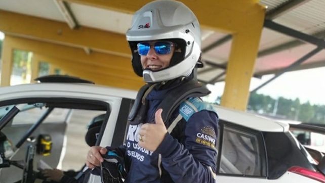 Nadia Cutro se baja del Toyota Yaris y todo parece estar bien. Aspira a correr en la mayor del rally argentino con ese modelo.