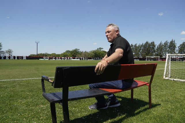 El banco es mío. Ricardo Lunari habló de todo con Ovación en el predio de Bella Vista.