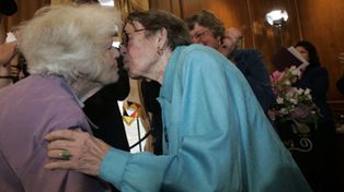 Dos octogenarias, protagonistas de las primeras bodas homosexuales en California