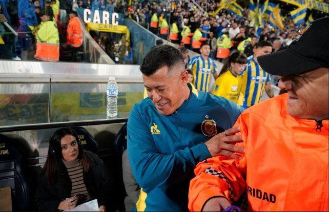 Jorge Almirón sonríe en la previa. Con el triunfo de Central consumado su alegría se potenció.
