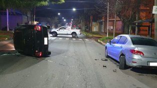 Ocurrió en calle Brown de Paraná este domingo. El conductor de un auto Chevrolet colisionó de atrás un vehículo de la Secretaría de Trabajo de la Provincia