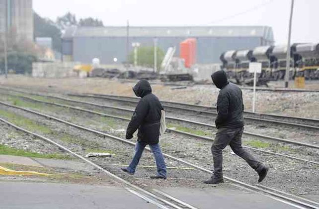 En Rosario y la región el frío seguirá golpeando como en la mañana de este domingo nublado. (Foto: E.Rodríguez)