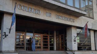 Cuestionan el voto por poder y la falta de paridad de género en el Colegio de Escribanos de Entre Ríos.
