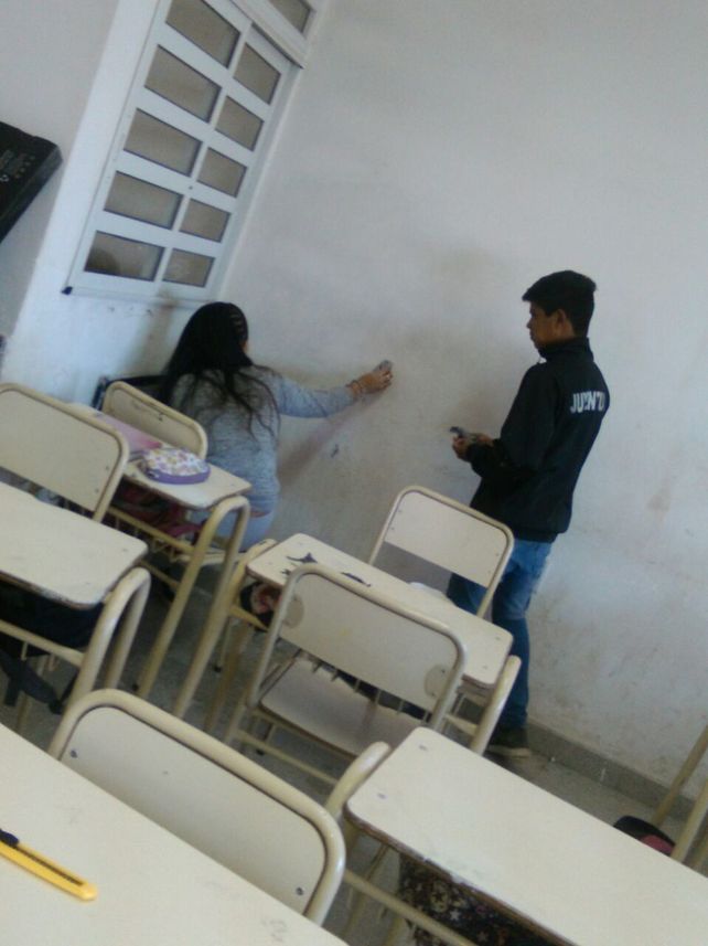 Cabaña Leiva: estudiantes secundarios ponen manos a la obra para embellecer su escuela