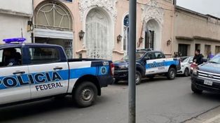 Efectivos de la PFA realizaron los allanamientos en los que ocho policías de la bonaerense fueron detenidos.&nbsp; 