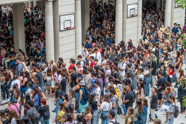 Miles de estudiantes estuvieron en el acto de apertura de Paraná.Foto: gentileza FHAyCS UADER