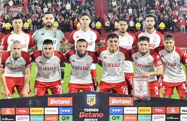 El plantel de Huracán que logró el pase a cuartos de final. Ahora debe enfrentar a Central en el Gigante.