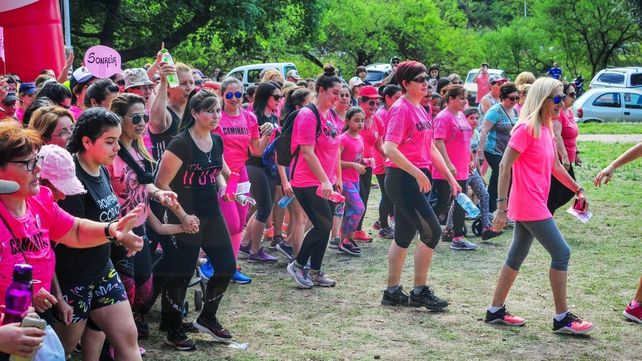 El Parque Urquiza se cubrió de rosa para concientizar sobre el cáncer de mama