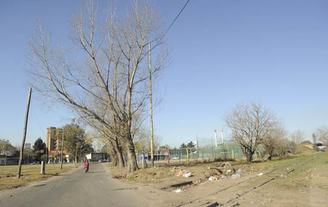 René Enrique Cisneros tenía 63 años y había sido baleado desde una moto mientras custodiaba una canchita de fútbol de zona norte. (Foto: M.Sarlo)