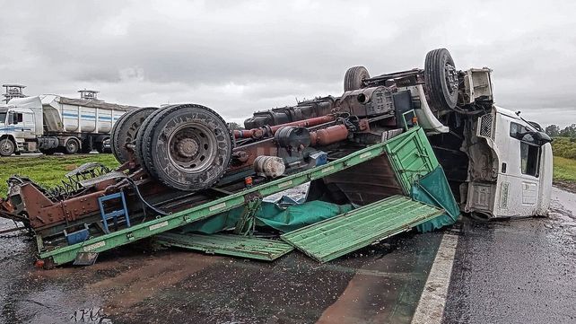 Accidente y vuelco en la autopista Rosario-Santa Fe
