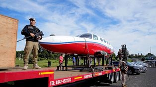Exhibieron los autos, motos y hasta el avión decomisados al delito que se subastarán: más de 5.400 inscriptos de todo el país