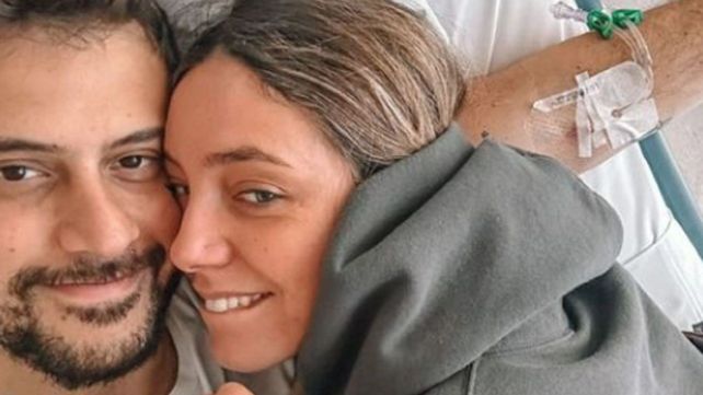 Diego Leuco pasó la previa de las PASO internado y su pareja Sofía Martínez lo acompañó.&nbsp;