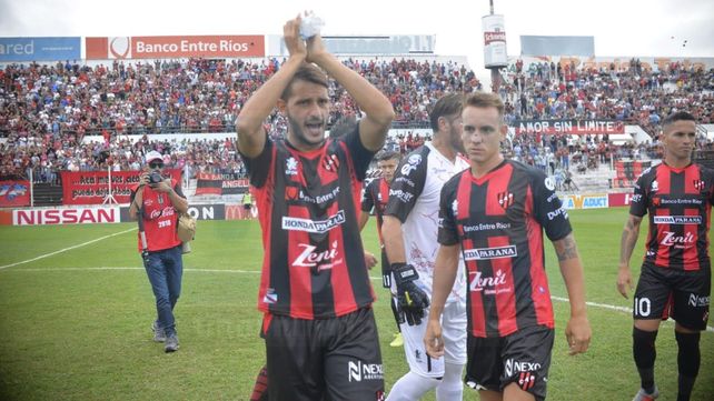 Patronato ganó 2 a 0 y acaricia la permanencia