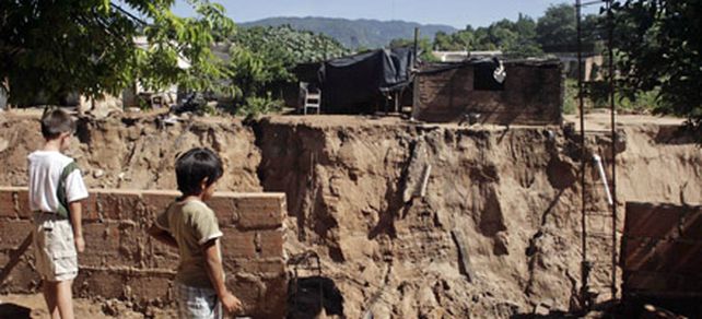 Tartagal: la lluvia dificulta tareas de recuperaci&oacute;n de las zonas afectadas