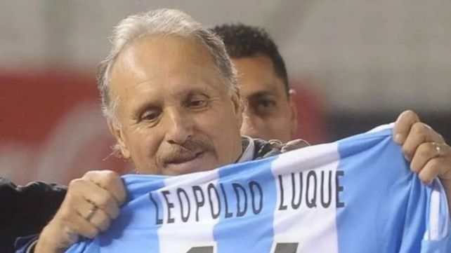 Leopoldo Jacinto Luque continúa internado en terapia intensiva por coronavirus