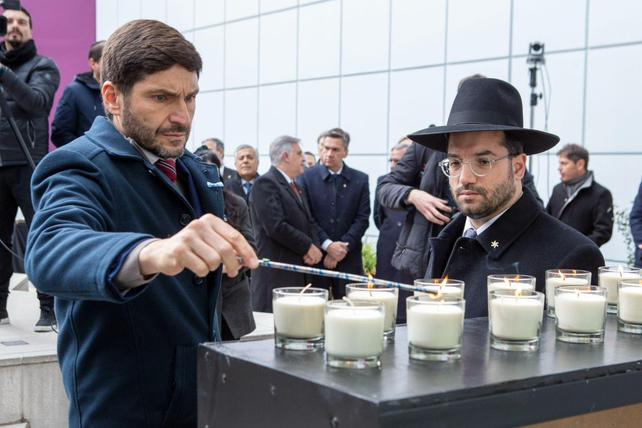 El jefe de la Casa Gris también asistió a un acto convocado por la Amia.