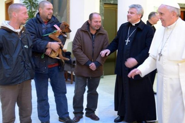 En el día de su cumpleaños, el Papa invitó a desayunar a cuatro vagabundos