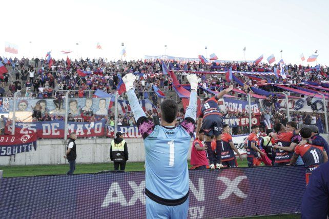 La hinchada de Central Córdoba ovacionó al arquero Ignacio Colombo.
