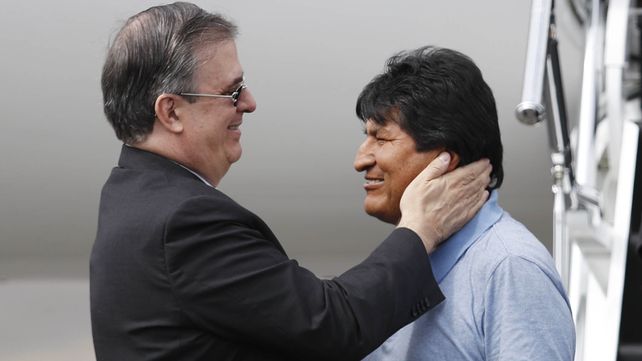 En su llegada a México, Evo Morales dijo que seguirá la lucha