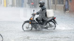 Una copiosa e intensa lluvia castigó el mediodía santafesino