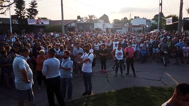 Incidentes y disparos frente a la comisaría de Capitán Bermúdez tras el crimen de Isaac