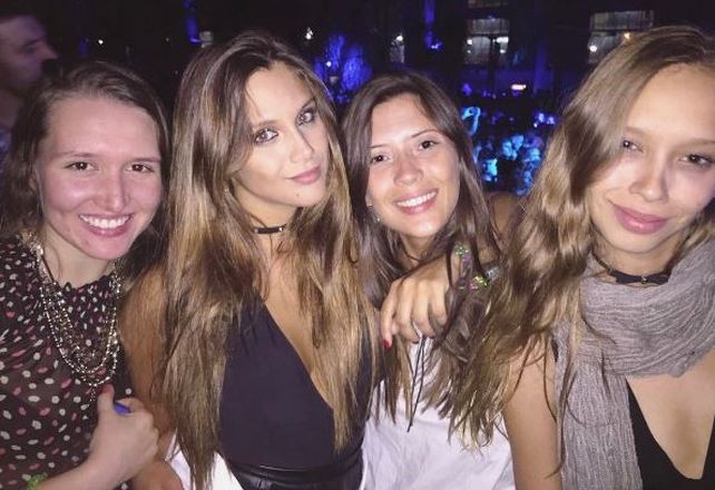 Barbie y sus amigas en la noche cordobesa.