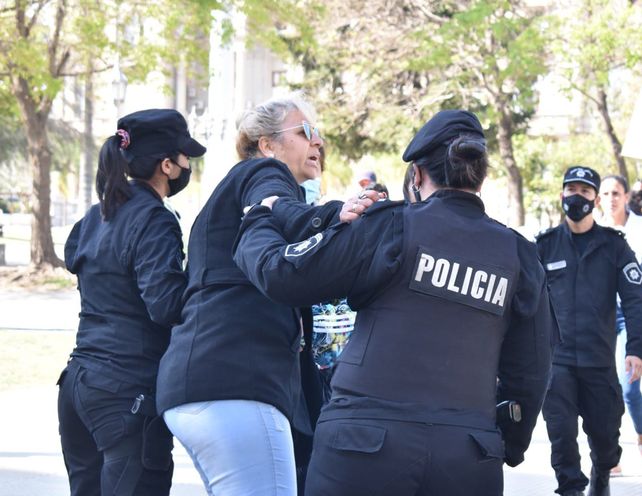 Imputaron al docente de abuso sexual y hubo manifestaciones de sus compañeros