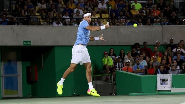 Del Potro debutó en single con un enorme triunfo ante Novak Djokovic