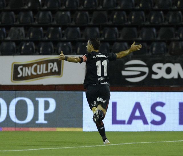Newells no aprovechó las ventajas y terminó empatando con Talleres