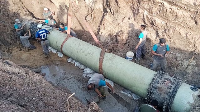 Se repara caño maestro de impulsión de agua potable en avenida Don Bosco