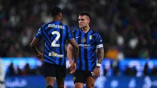 El neerlandés Denzel Dumfries marcó los dos goles del Inter.