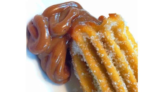 Te proponemos una receta ideal para días lluviosos: churros rellenos de dulce de leche