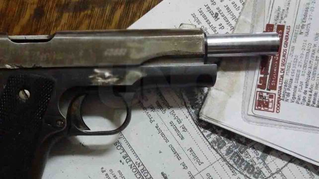 Fracasan en un robo, se tirotean con la policía y caen presos