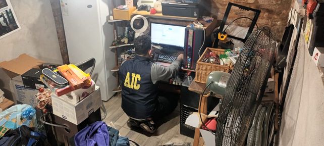 En Rosario los allanamientos fueron ejecutados por personal de Cibercrimen y Trata de la Agencia de Investigación Criminal (AIC).