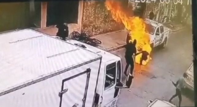 Un hombre que había sido denunciado por amenazas se prendió fuego frente al Ministerio Público Fiscal en Pergamino.&nbsp;