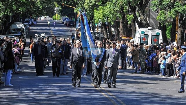 Un desfile cívico militar homenajeó la Gesta de Malvinas