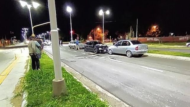 Triple choque en el Acceso Sur por un auto a contramano